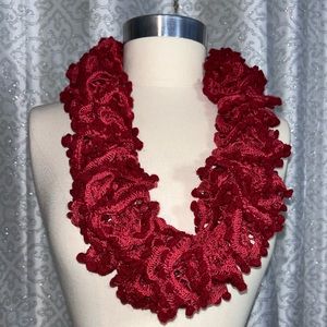 Knit red/maroon infinity scarf 🧣